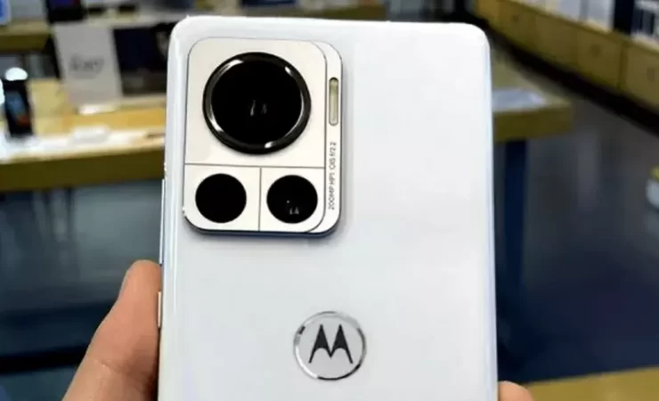 Moto-x30-pro-je-prvi-pametni-telefon-na-svijetu-s-kamerom-od-200-mp