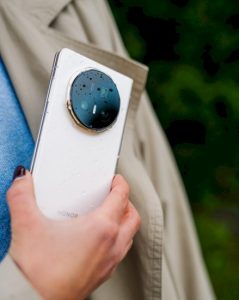 Budućnost ureda: Zašto je HONOR Magic V5 pravi izbor za mobilne profesionalce